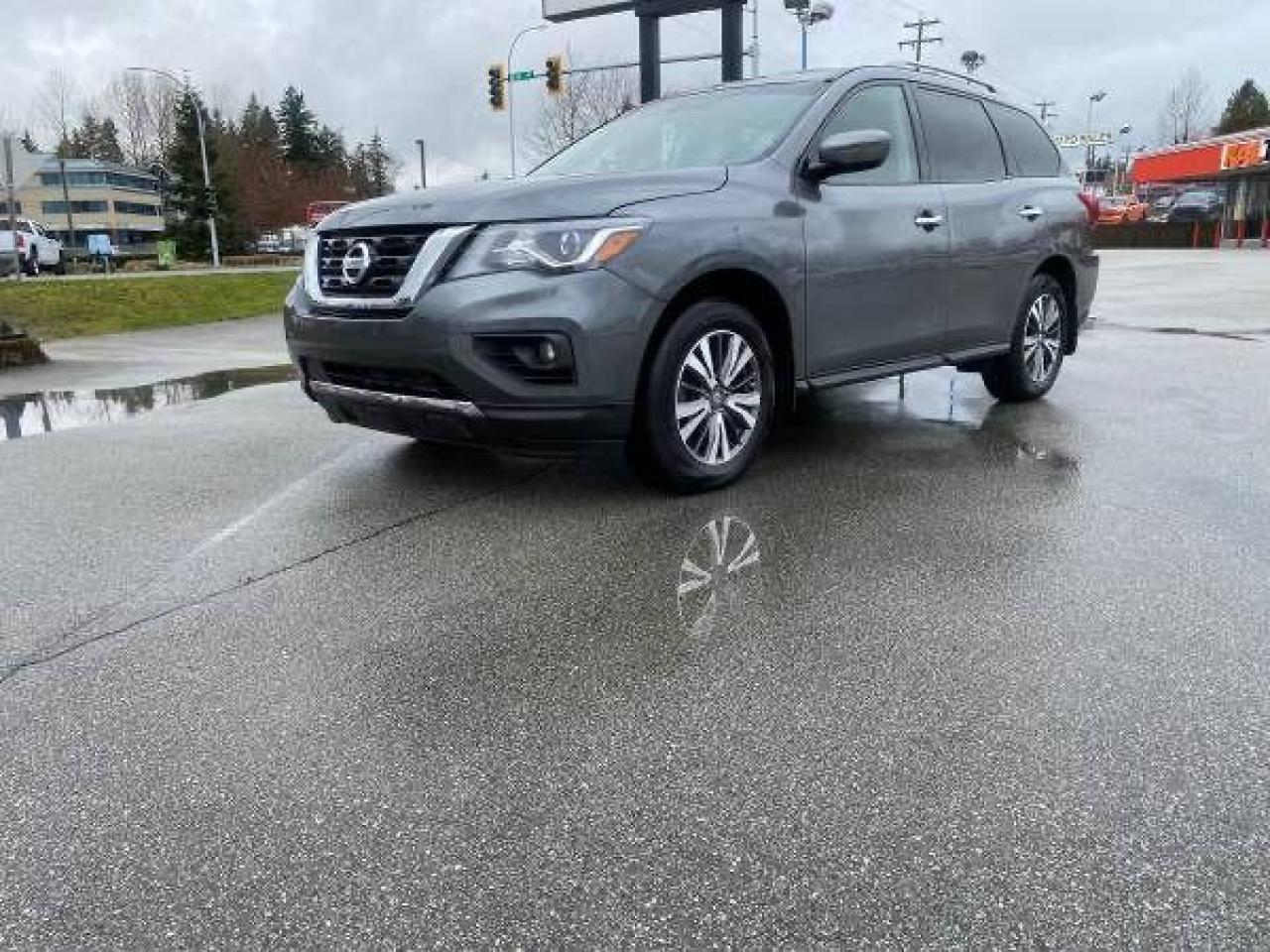 2017 Nissan Pathfinder SV - Photo #4