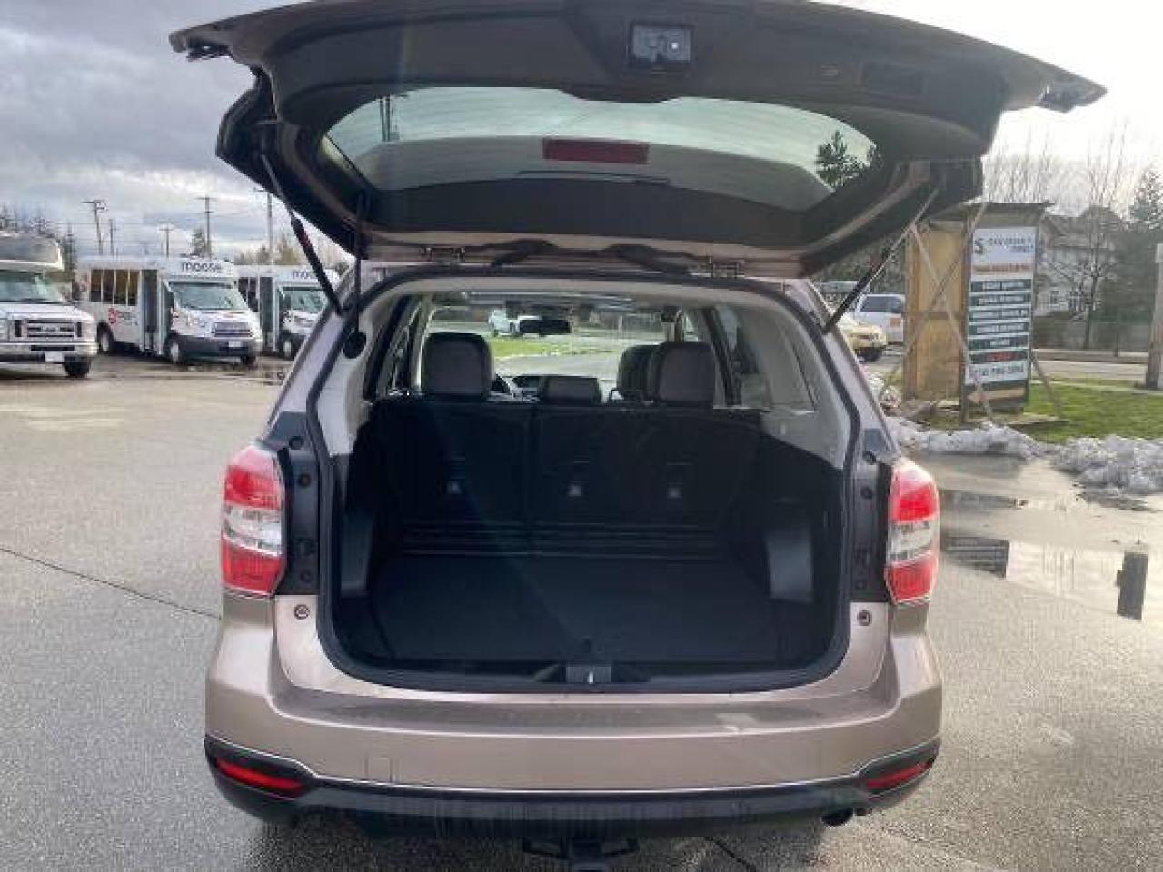2016 Subaru Forester i Limited w/Tech Pkg - Photo #9
