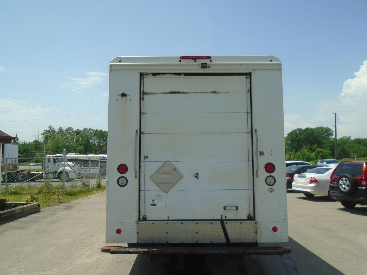 2011 Ford F-59 Commercial Stripped Chassis STEP VAN 18 FT - Photo #7