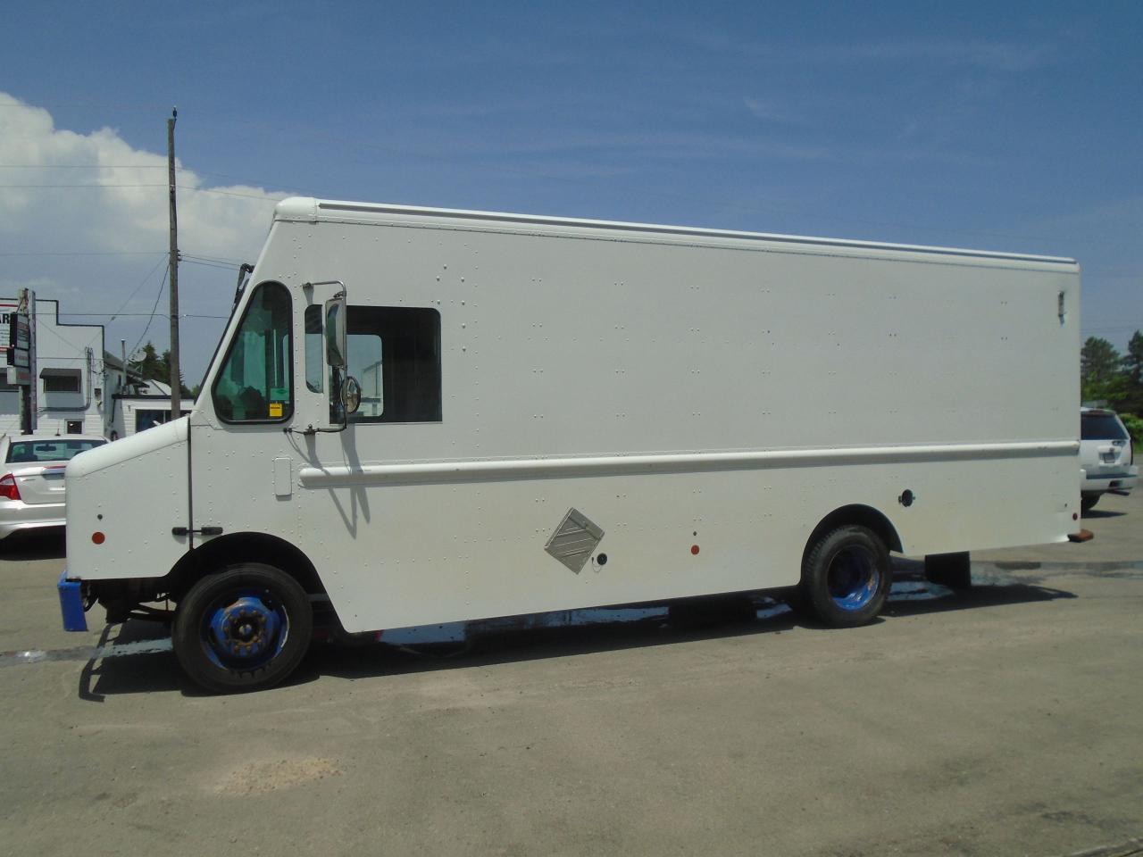 2011 Ford F-59 Commercial Stripped Chassis STEP VAN 18 FT - Photo #11