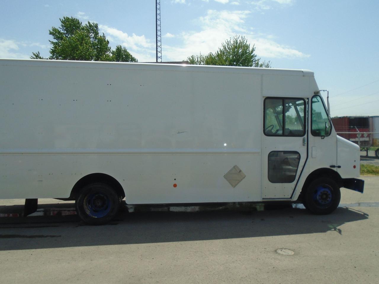 2011 Ford F-59 Commercial Stripped Chassis STEP VAN 18 FT - Photo #13