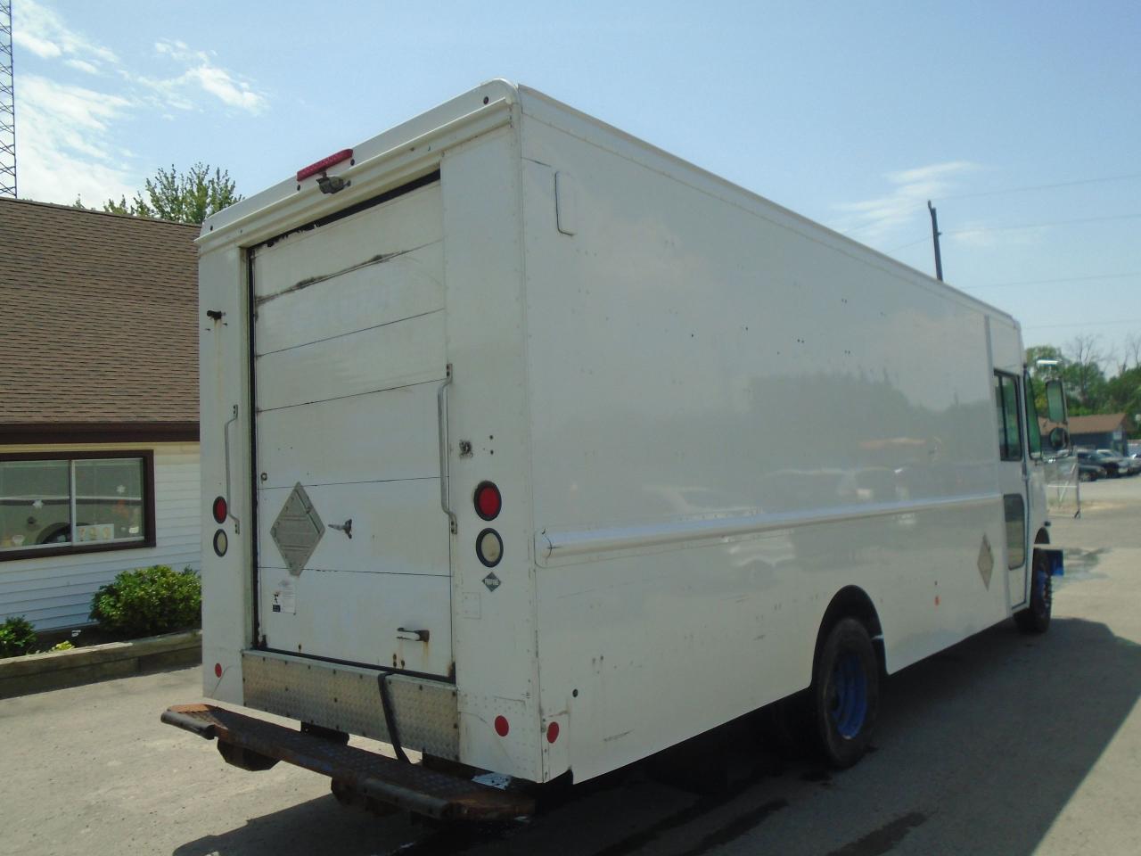 2011 Ford F-59 Commercial Stripped Chassis STEP VAN 18 FT - Photo #15