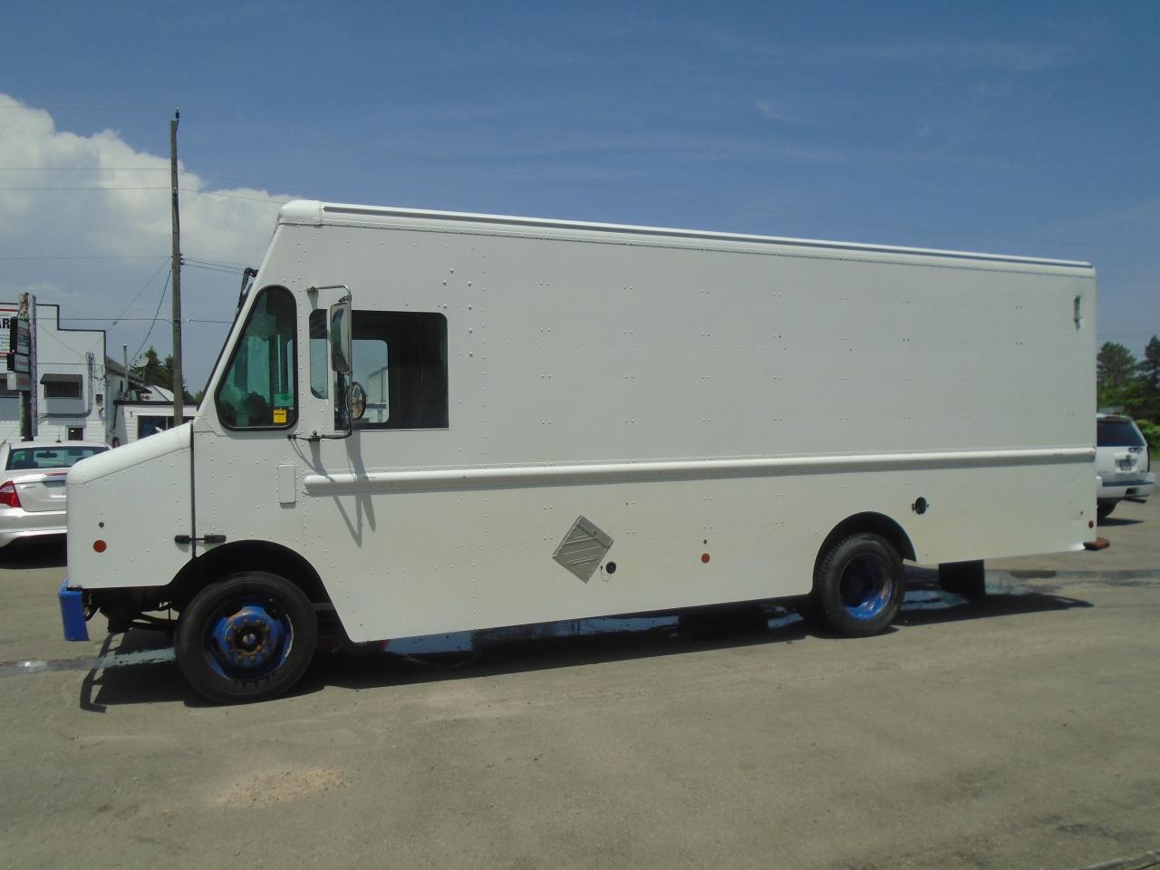 2011 Ford F-59 Commercial Stripped Chassis STEP VAN 18 FT - Photo #10
