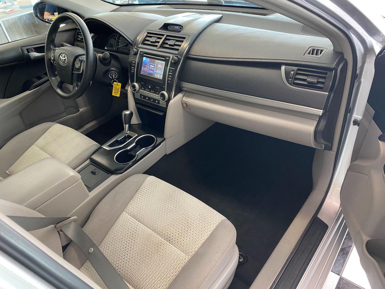 2014 Toyota Camry LE+Camera+Bluetooth+Rust Proofed+CLEAN CARFAX - Photo #21