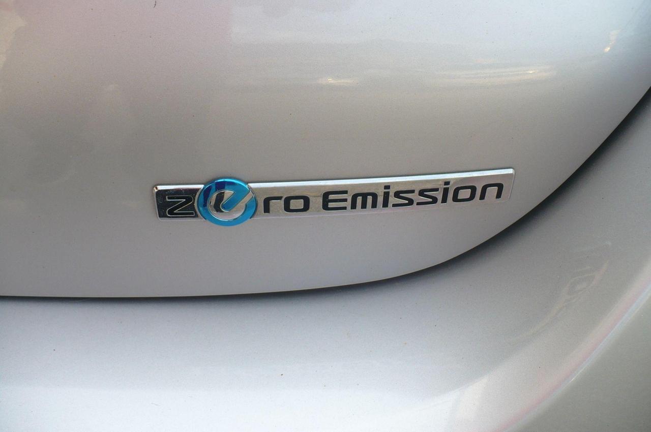 2012 Nissan Leaf SV  LOW KM Photo