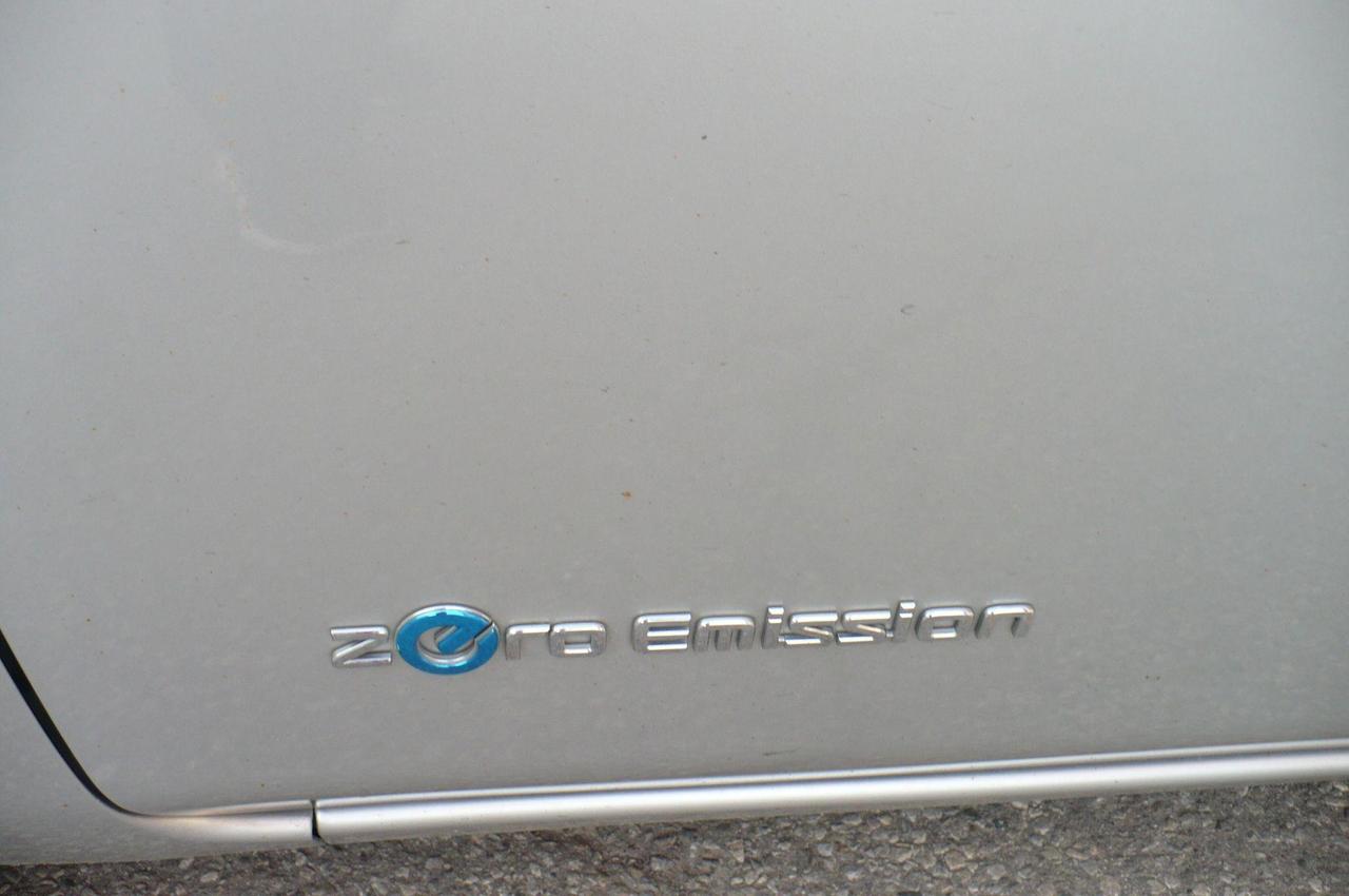 2012 Nissan Leaf SV  LOW KM Photo