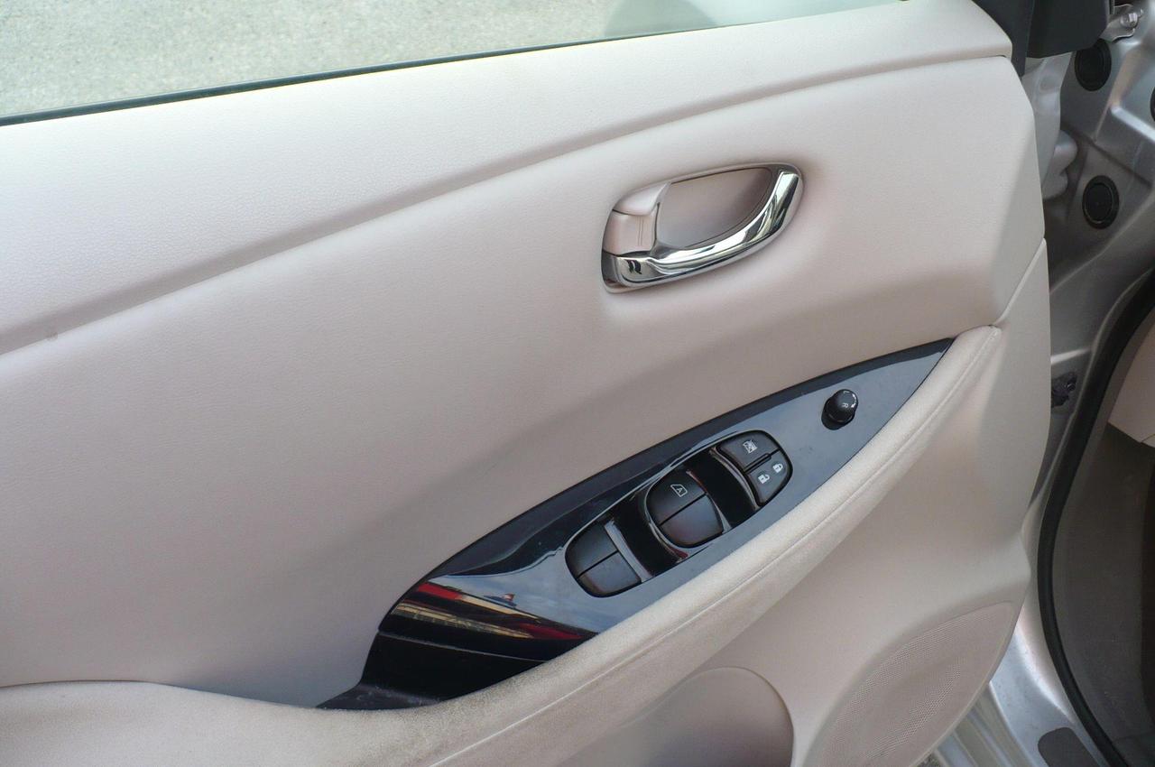 2012 Nissan Leaf SV  LOW KM Photo