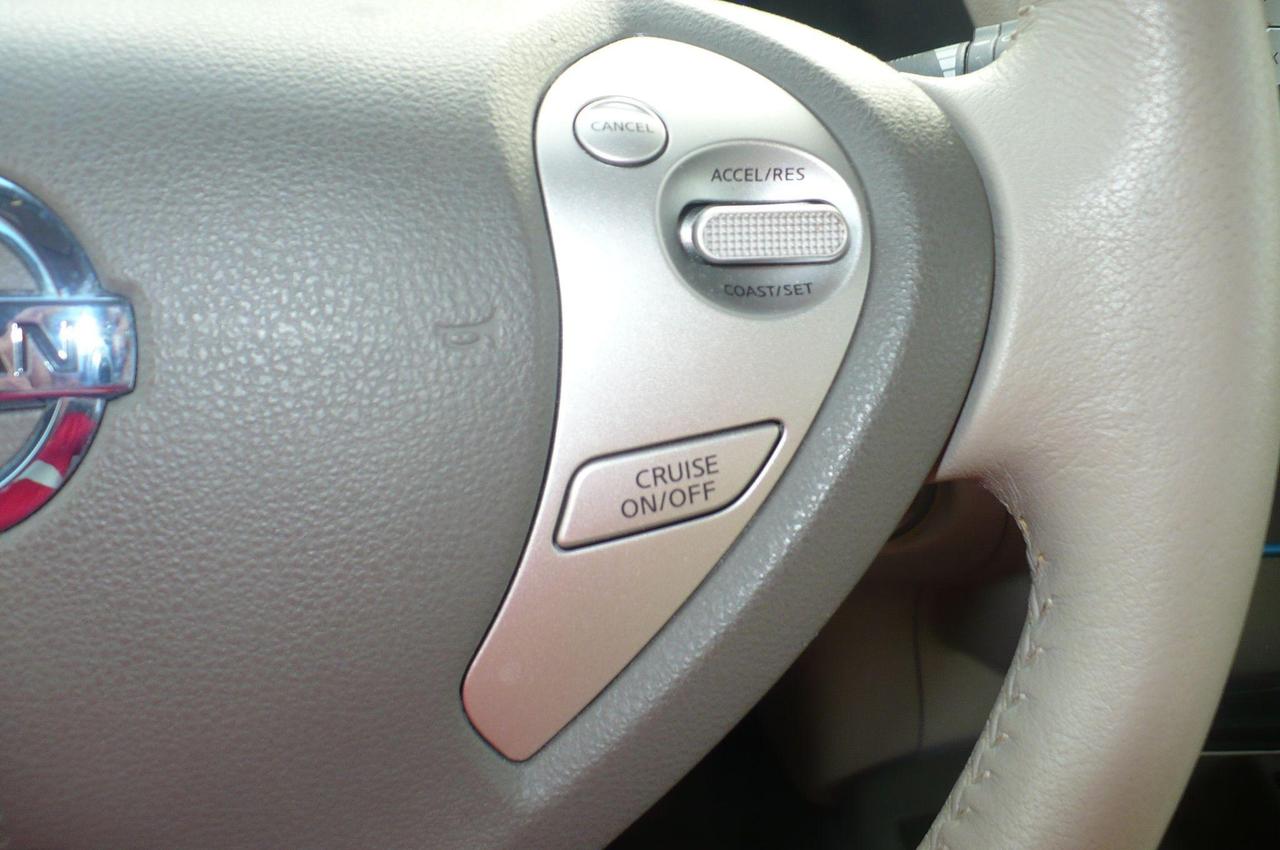 2012 Nissan Leaf SV  LOW KM Photo