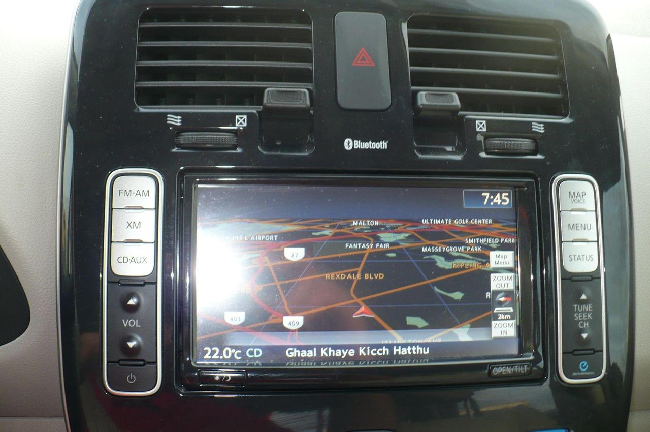 2012 Nissan Leaf SV  LOW KM Photo
