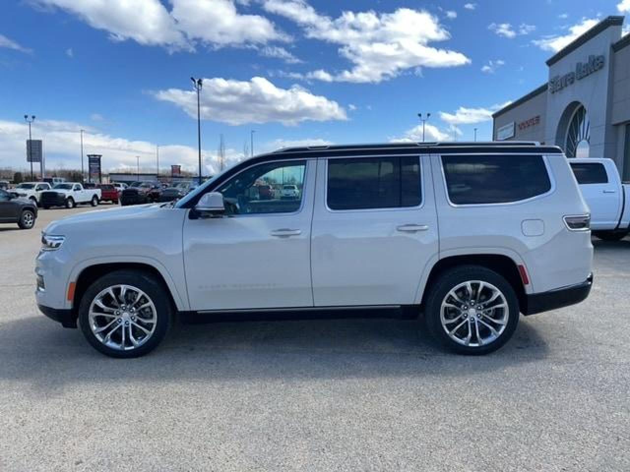 2022 Jeep Grand Wagoneer Series II Photo3