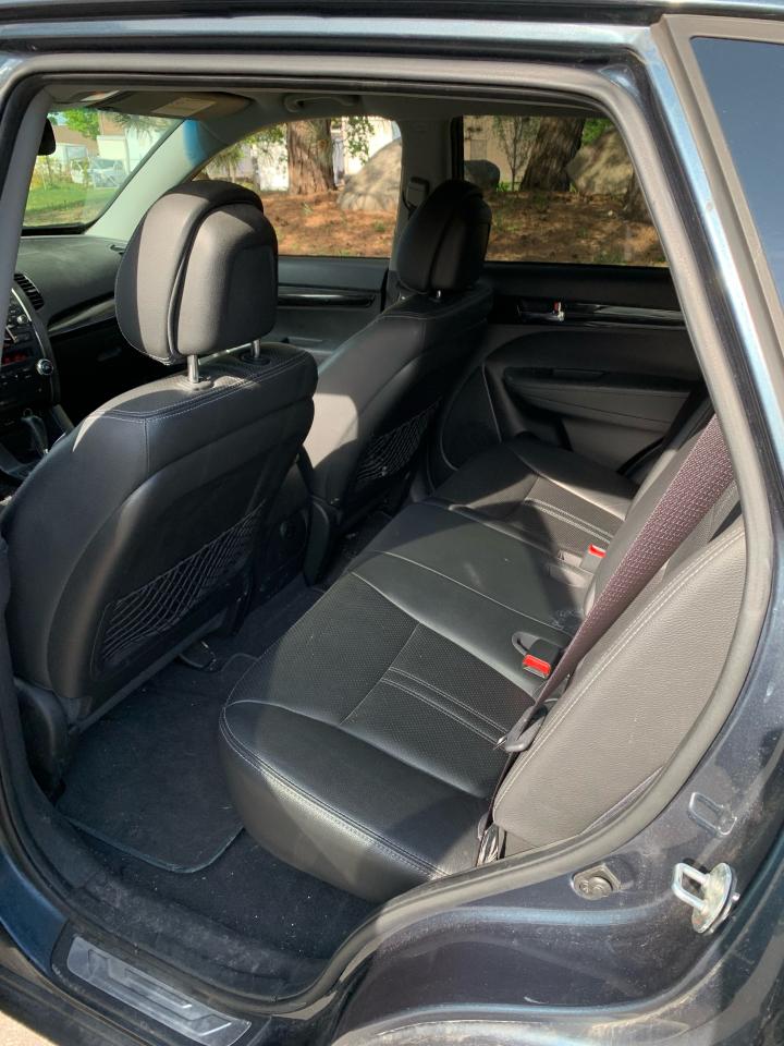 2011 Kia Sorento EX Lux - Photo #12