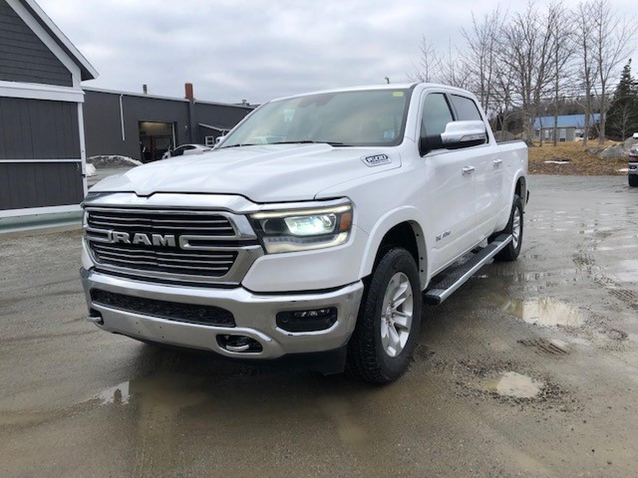 2022 RAM 1500 Laramie 4x4 Crew Cab 5'7" Box Photo1