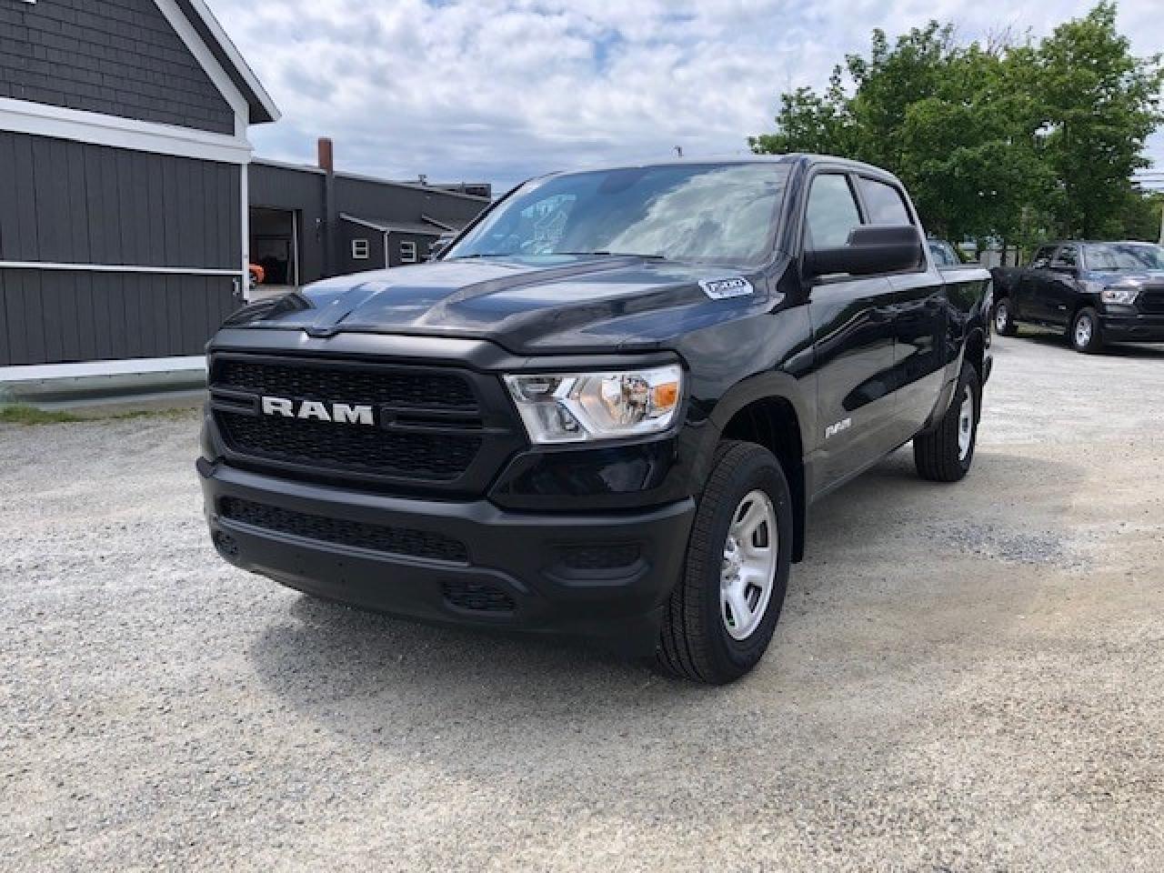2022 RAM 1500 Tradesman 4x4 Crew Cab 5'7" Box