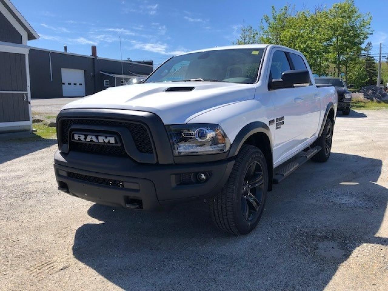 2022 RAM 1500 Classic WARLOCK 4X4 CREW CAB 5'7" BOX Photo1