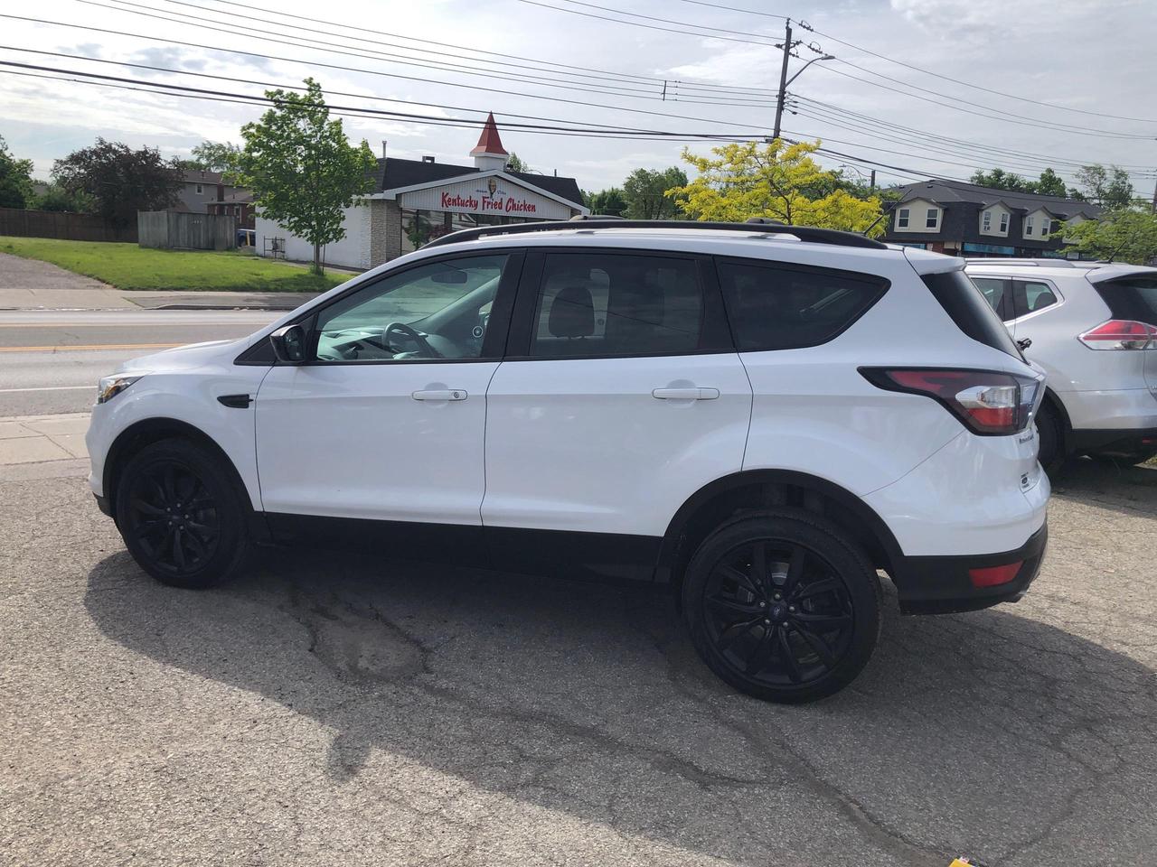 2017 Ford Escape 4WD 4dr SE Photo1