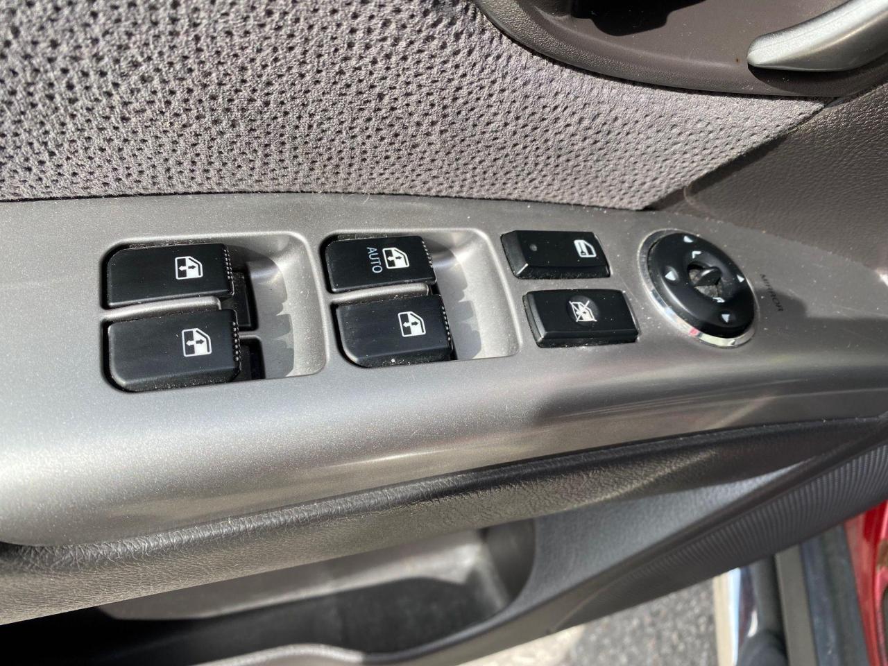 2012 Hyundai Santa Fe GL SPORT, V6, No Accidents! - Photo #13