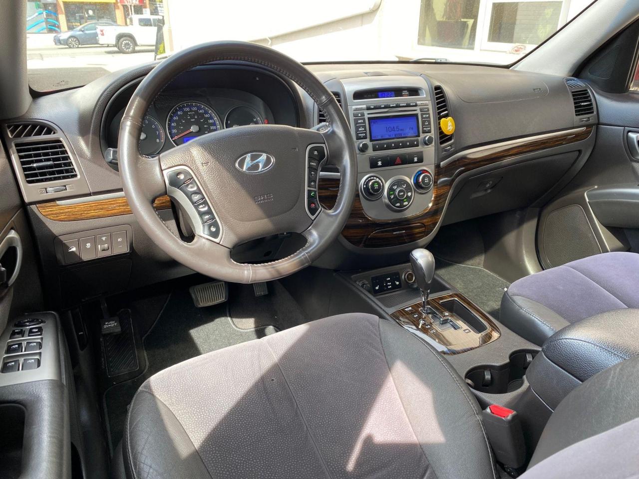 2012 Hyundai Santa Fe GL SPORT, V6, No Accidents! - Photo #18