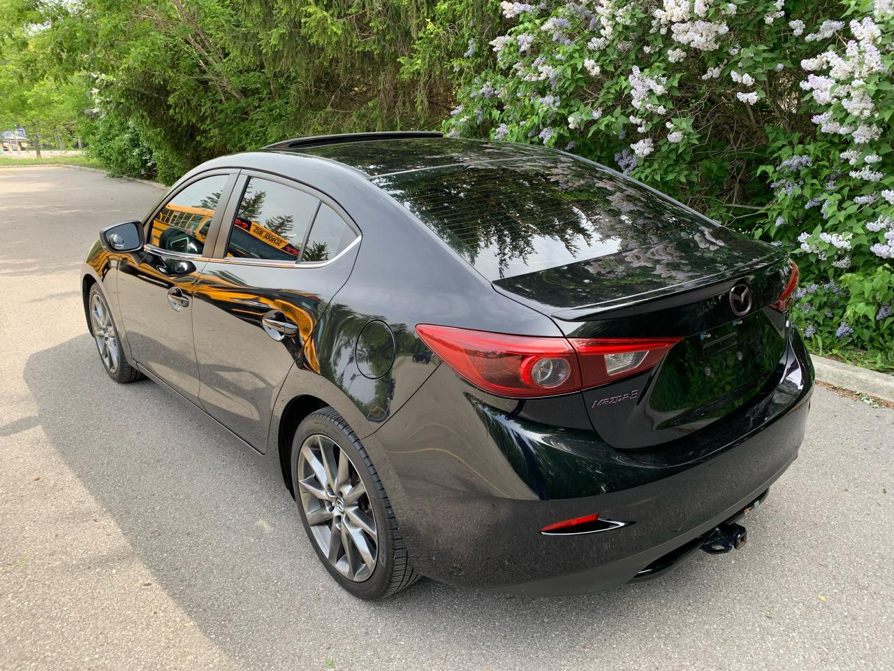 2018 Mazda MAZDA3 GT-ONLY 38,839 KMS!! RARE 6 SPEED!! FULLY LOADED!! Photo3