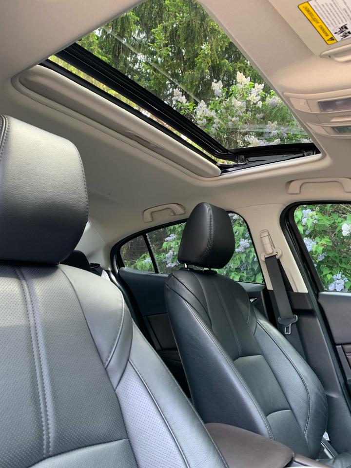 2018 Mazda MAZDA3 GT-ONLY 38,839 KMS!! RARE 6 SPEED!! FULLY LOADED!! Photo4