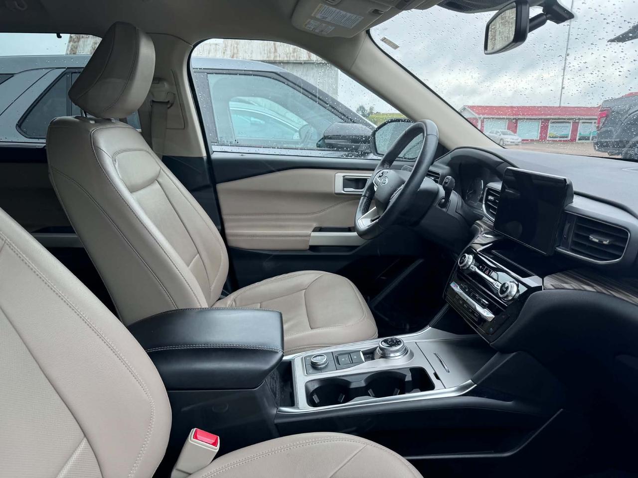 2022 Ford Explorer Limited 4WD Photo2