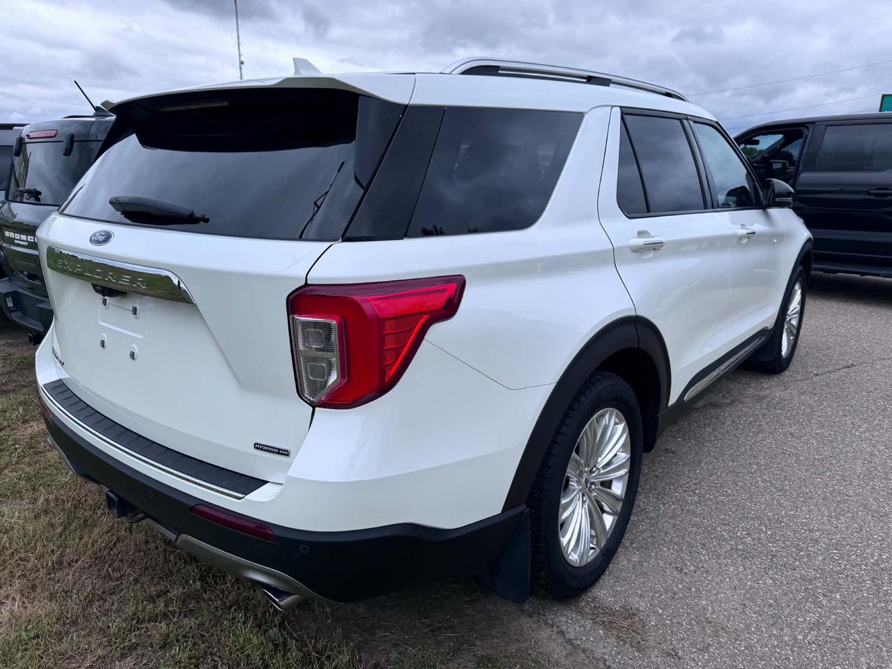 2022 Ford Explorer Limited 4WD Photo5