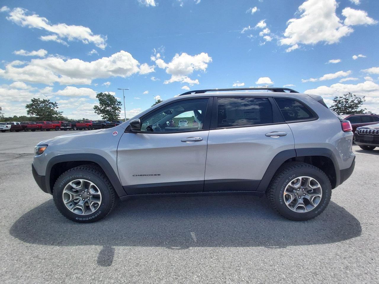 2022 Jeep Cherokee Trailhawk Photo3