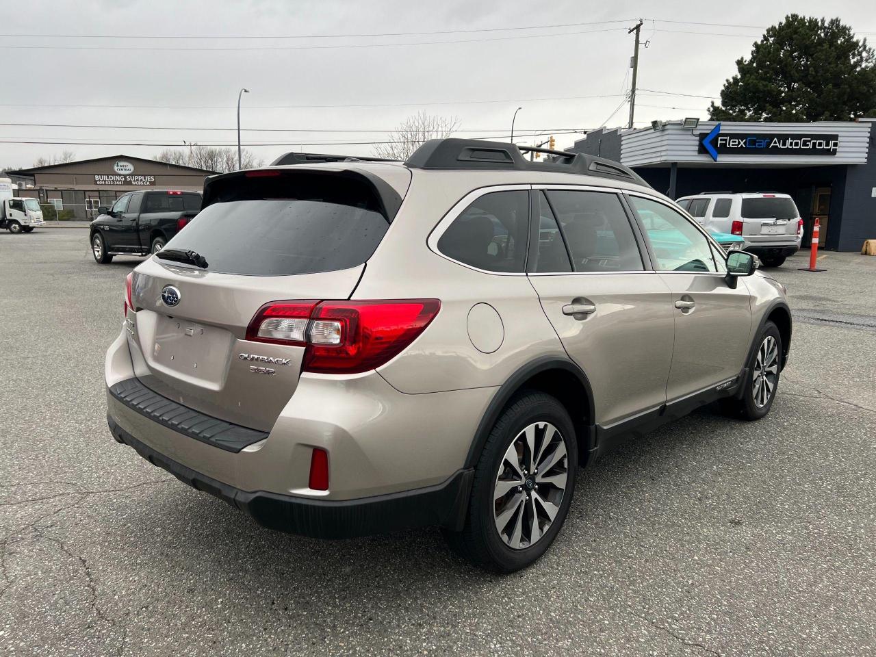 2015 Subaru Outback 3.6R w/Limited & Tech Pkg - Photo #5