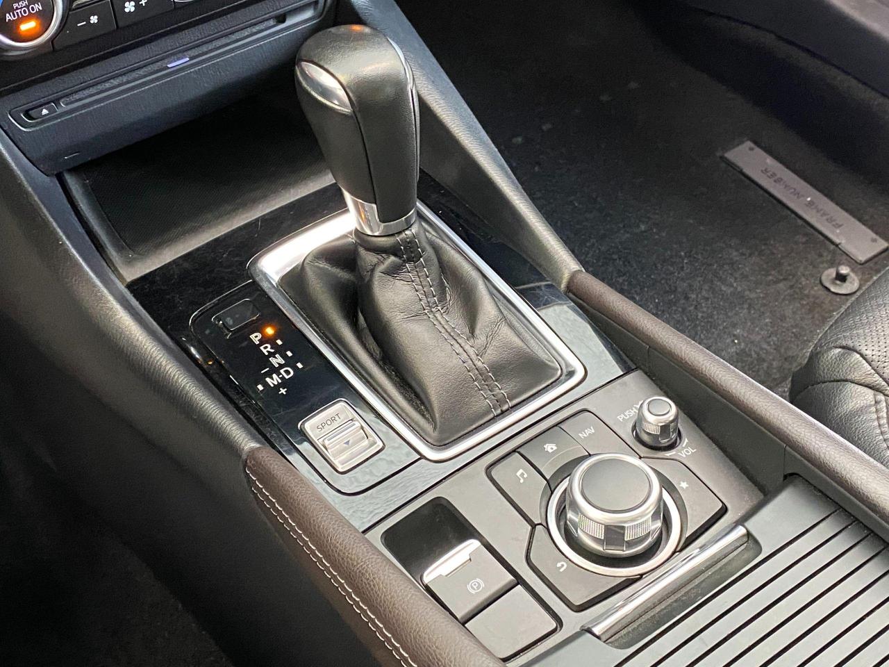 2018 Mazda MAZDA3 GT+ApplePlay+Roof+Adaptive Cruise+CLEAN CARFAX - Photo #40