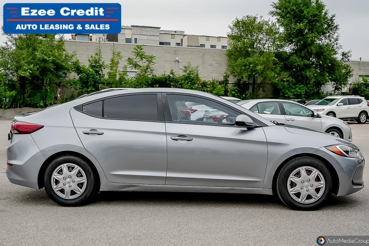 2017 Hyundai Elantra LE Photo3