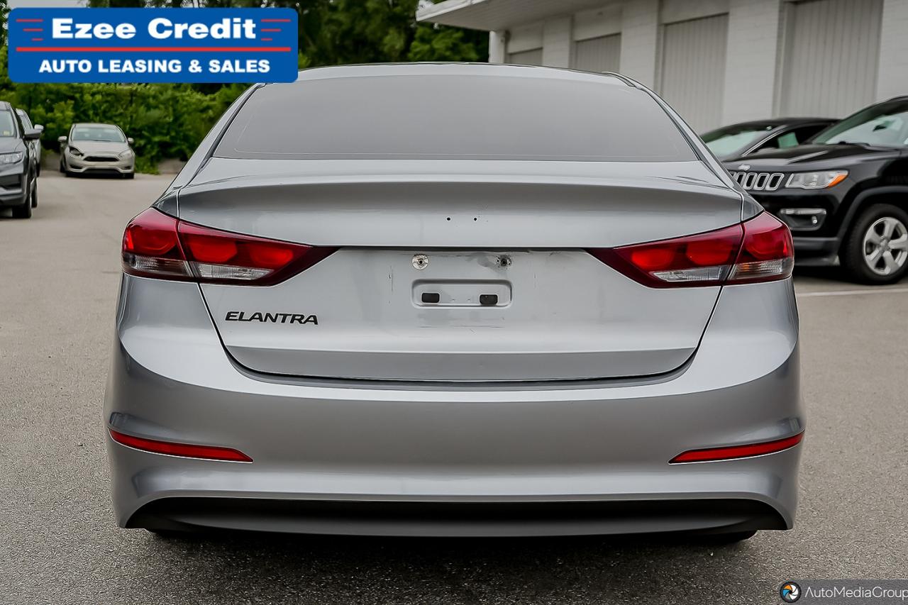 2017 Hyundai Elantra LE Photo30
