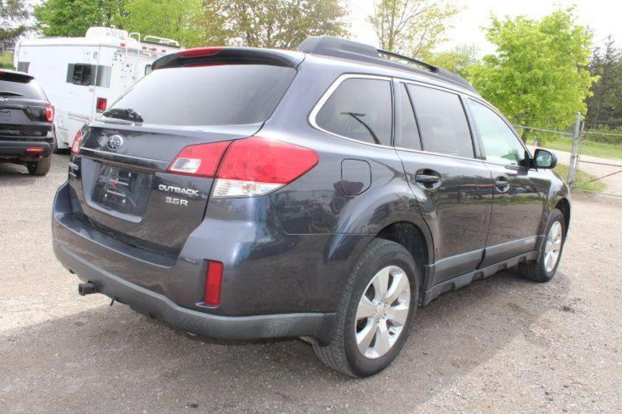 2010 Subaru Outback 3.6R w/Limited Pkg/Multimedia Photo2