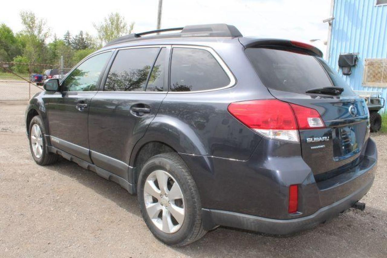 2010 Subaru Outback 3.6R w/Limited Pkg/Multimedia Photo3
