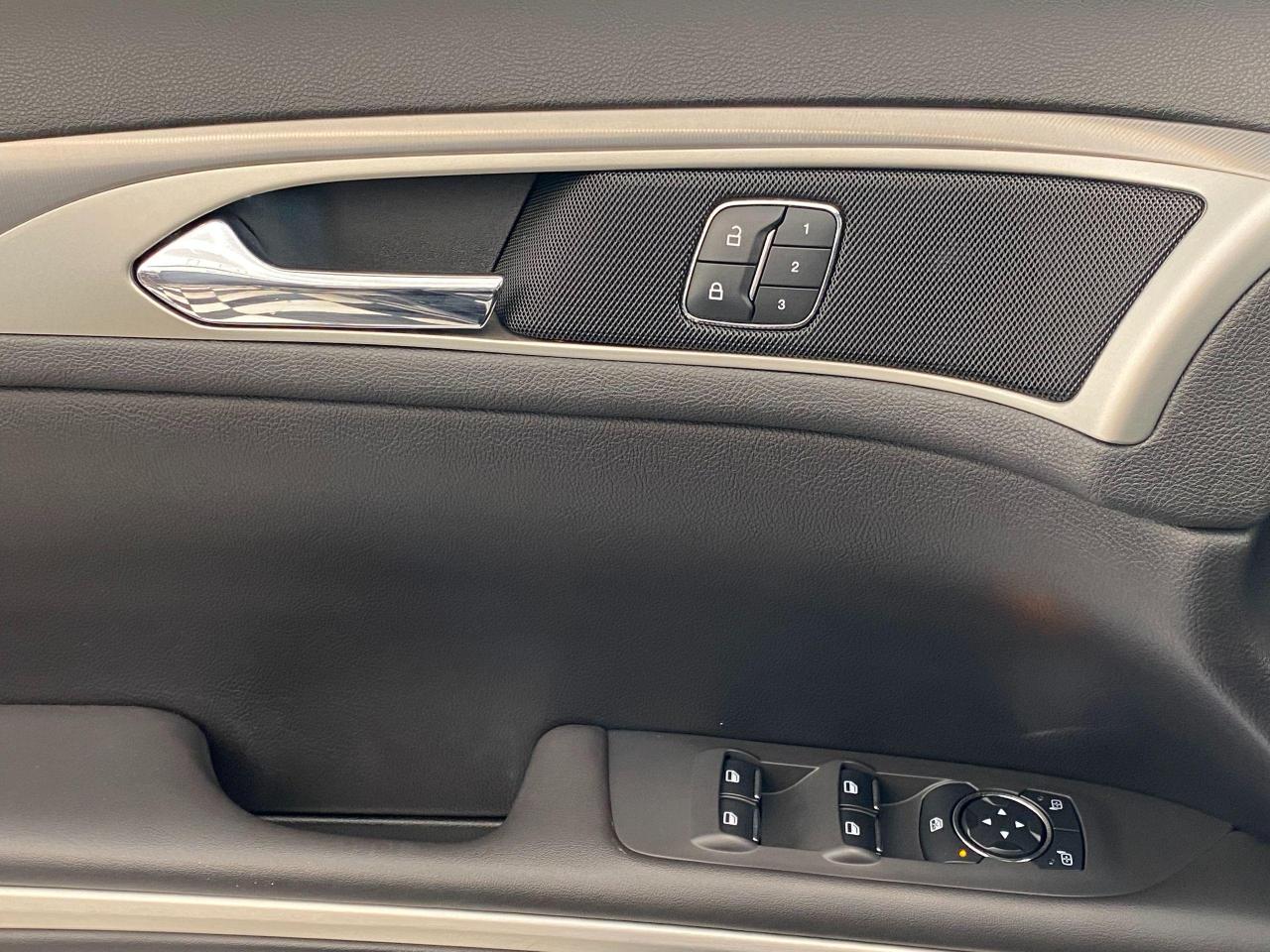 2014 Lincoln MKZ Hybrid+Adaptive Cruise+LaneKeep+Roof+CLEAN CARFAX - Photo #16