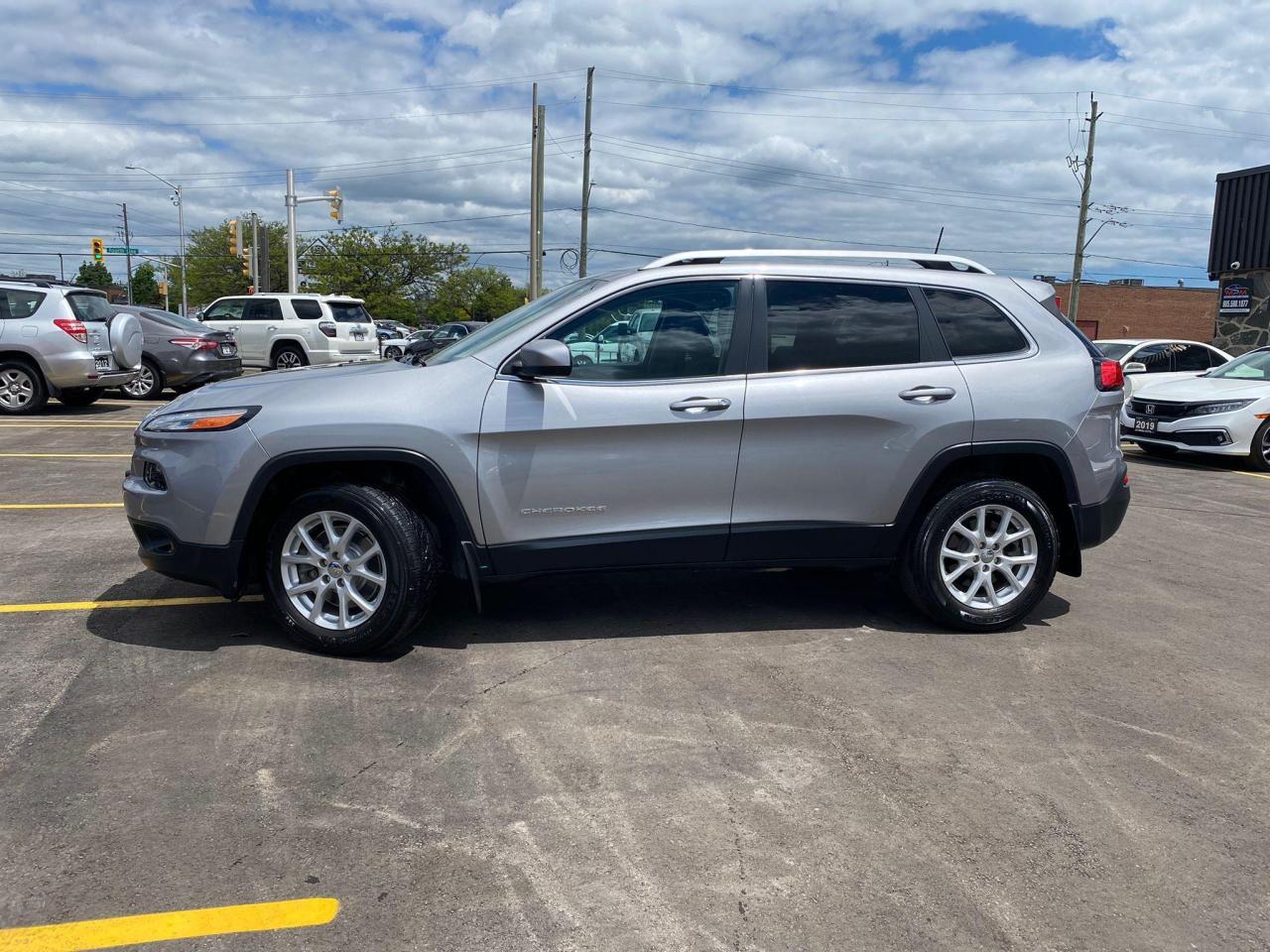 2017 Jeep Cherokee 4WD AUTO North SUV LOW KM NO ACCIDENT - Photo #4