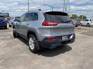 2017 Jeep Cherokee 4WD AUTO North SUV LOW KM NO ACCIDENT - Photo #6