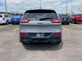 2017 Jeep Cherokee 4WD AUTO North SUV LOW KM NO ACCIDENT - Photo #7