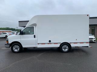 2014 Chevrolet Express 3500 12ft cube van - Photo #2