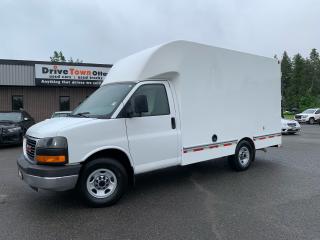 Used 2014 Chevrolet Express 3500 12ft cube van for sale in Ottawa, ON