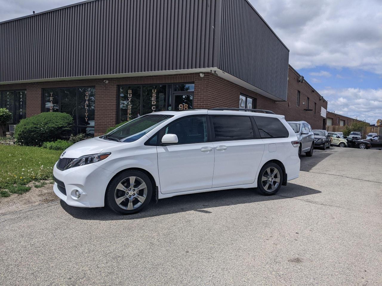 2012 Toyota Sienna SE/NO ACCIDENT/ 8 PSSENGER/BACKUP CAM - Photo #1