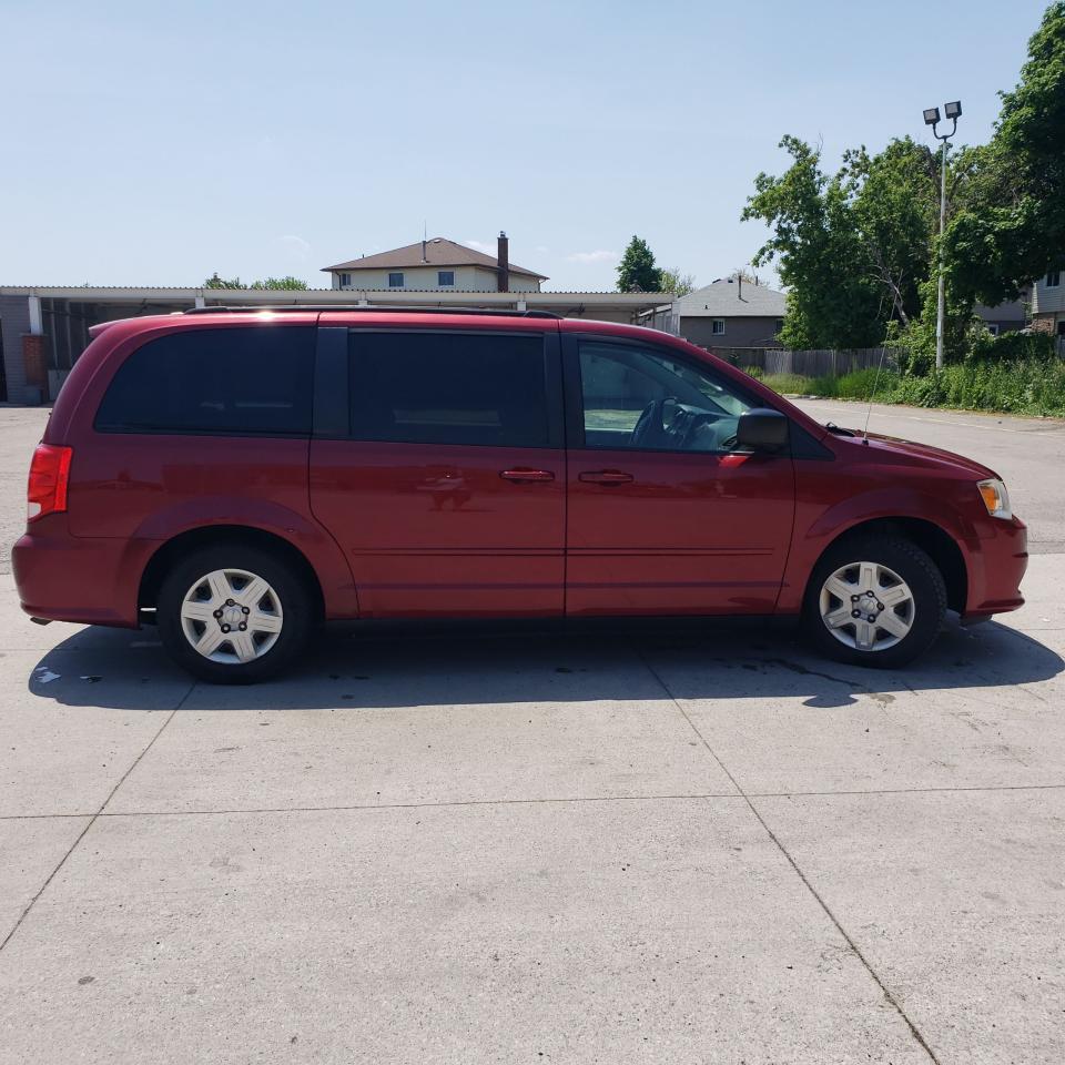 2011 Dodge Grand Caravan SXT - Photo #11