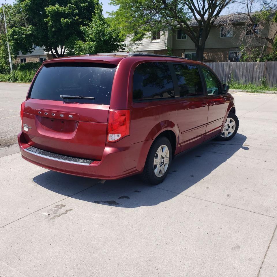 2011 Dodge Grand Caravan SXT - Photo #8