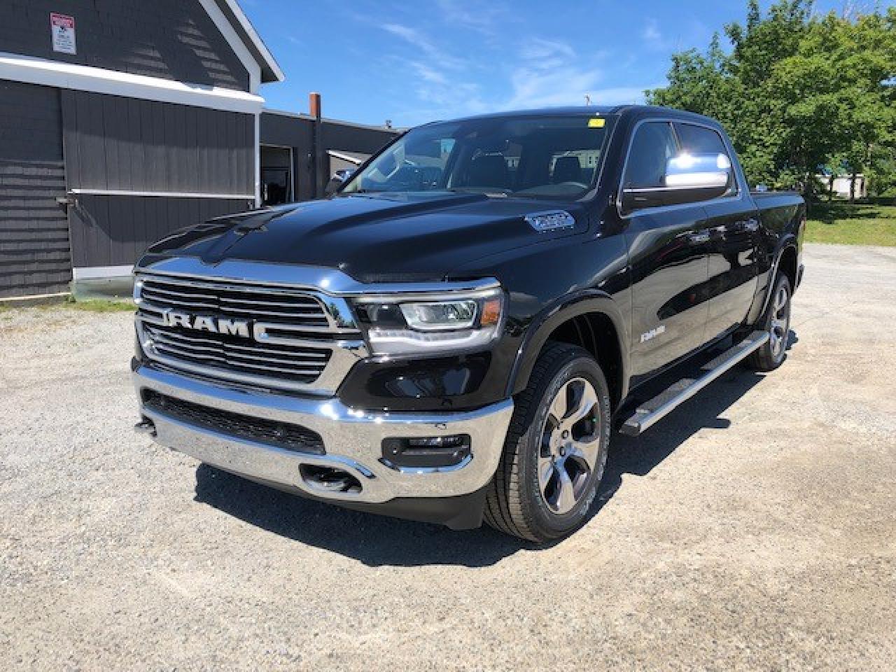 2022 RAM 1500 Laramie 4x4 Crew Cab 5'7" Box Photo1