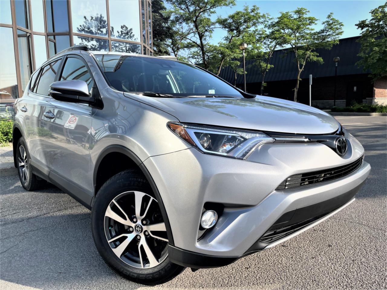 Used 2018 Toyota RAV4 XLE|AWD|SUNROOF|ALLOYS|HEATED SEATS|APPLE CARPLAY| for sale in Brampton, ON