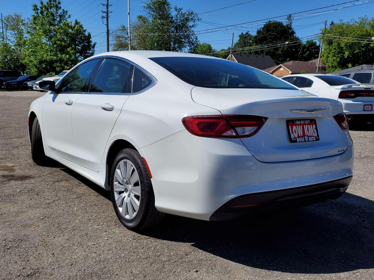 2015 Chrysler 200 LX Photo2