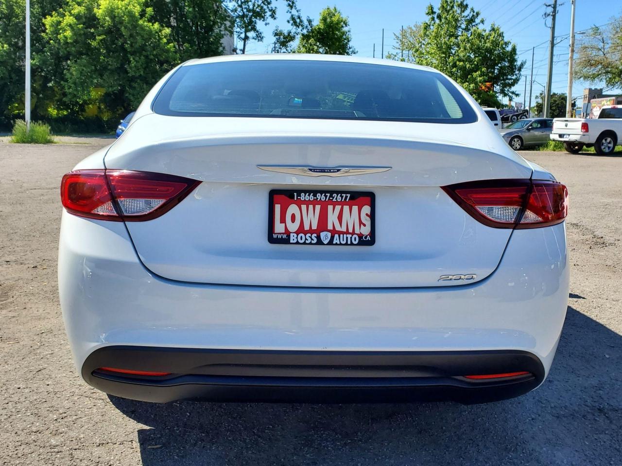 2015 Chrysler 200 LX Photo3