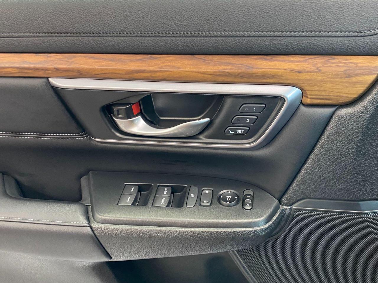 2017 Honda CR-V Touring AWD+GPS+Pano Roof+ApplePlay+CLEAN CARFAX - Photo #46