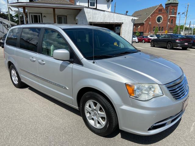 2011 Chrysler Town & Country Touring ** NAV, BACK CAM, DUAL CLIMATE **