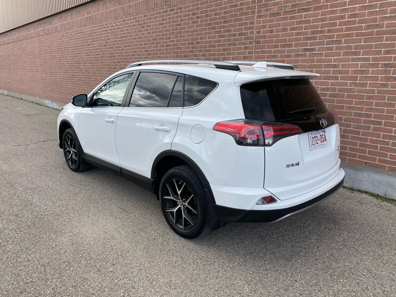 2018 Toyota RAV4 AWD SE - Photo #4