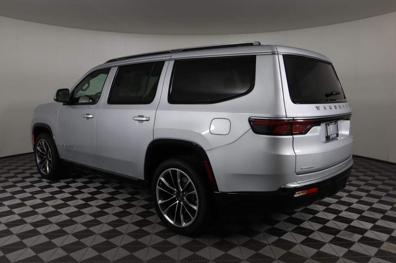2022 Jeep Wagoneer Series III Photo4
