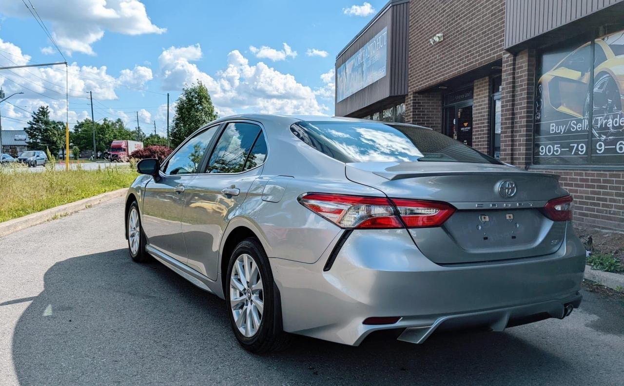 2019 Toyota Camry SE Auto Photo4